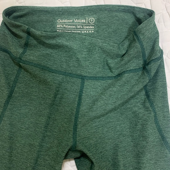 Outdoor voices green warm up 3/4 leggings size s - Picture 2 of 3